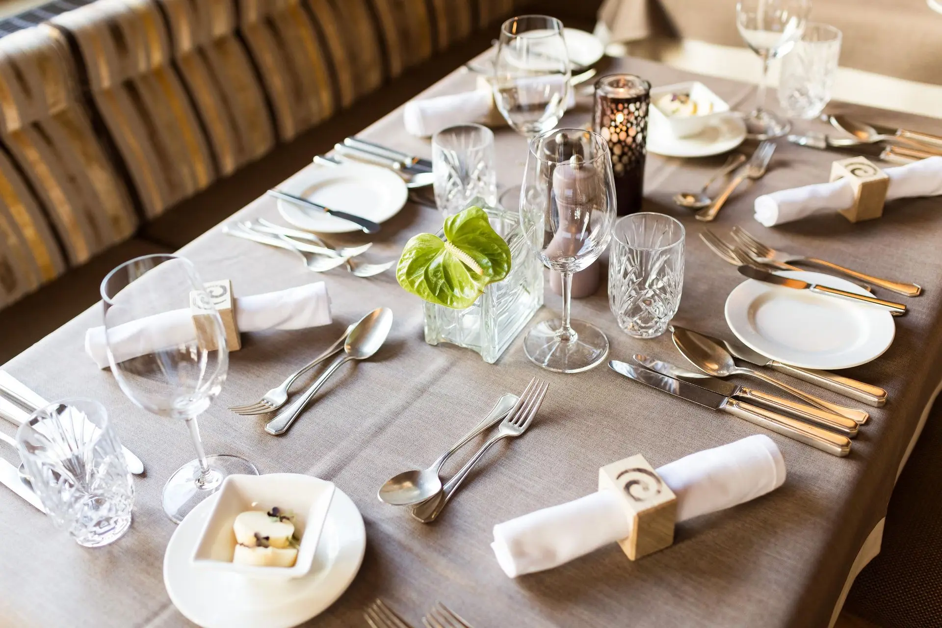 Premium Dining Tableware and Buffet Equipment China Elegant fine dining table setting with tableware, glassware, and cutlery sourced from buffet equipment China suppliers.